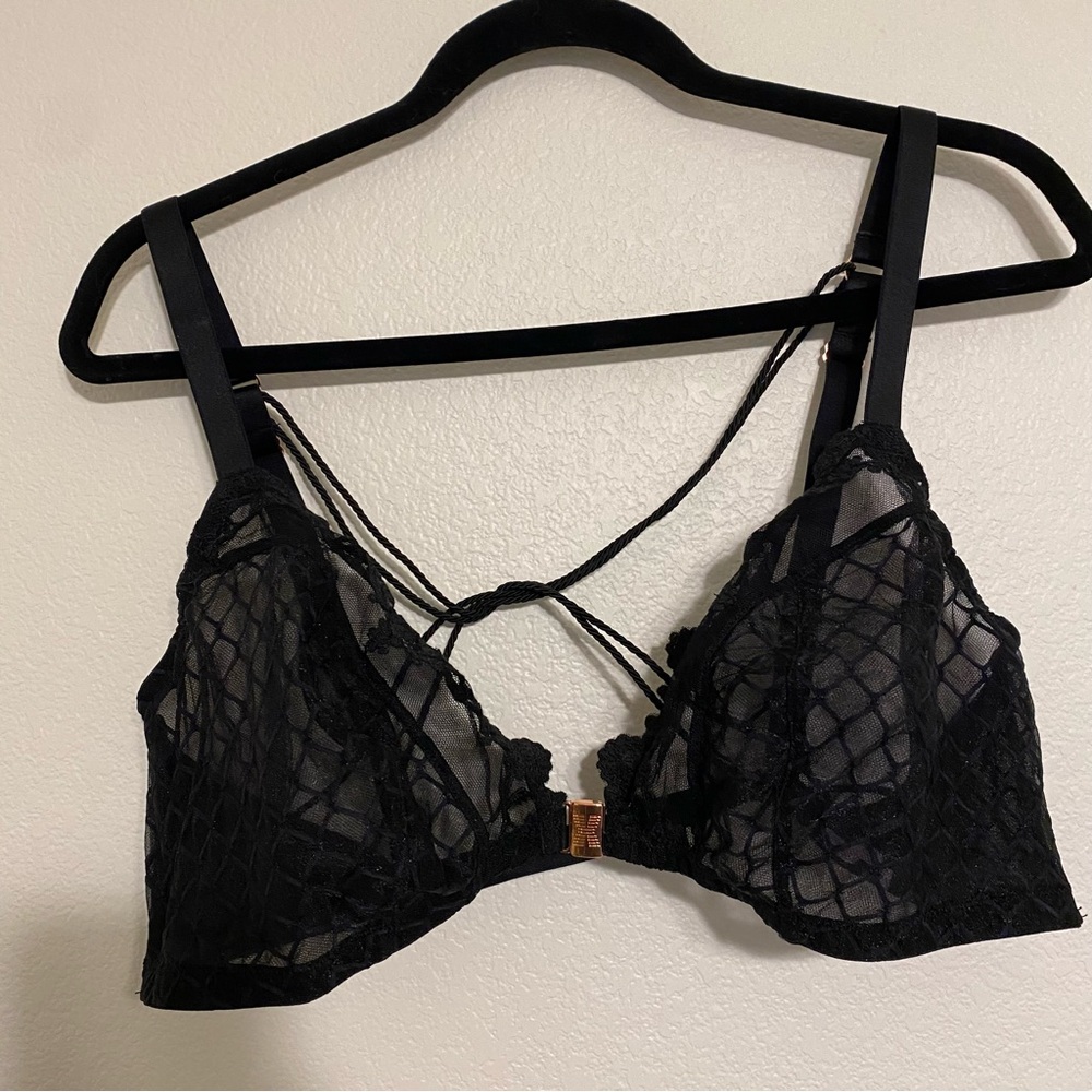 NWOT SAVAGE X FENTY Elegant Shear Black Lace Bralette